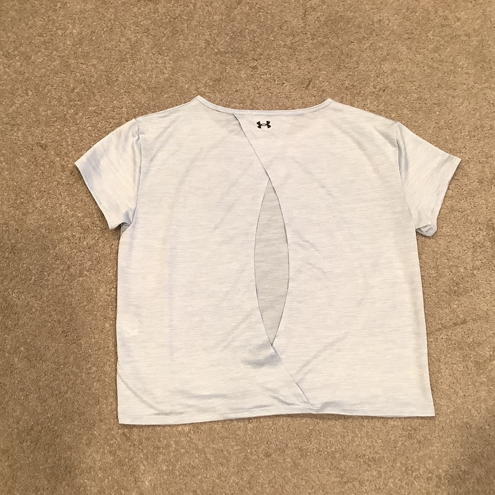 Women’s Light Blue Under Armour Top Loose Open Back Size M EUC